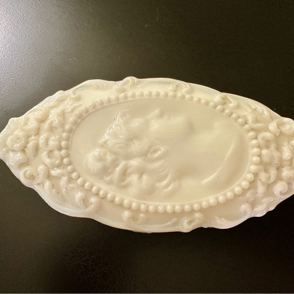 FOSTORIA, JENNY LIND, PRESSED, MILK GLASS, CAMEO, PIN BOX WITH LID.